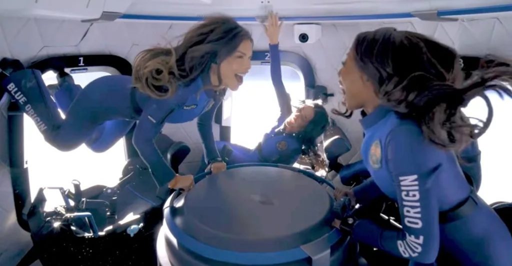 contamina-katy-perry-llevar-espacio-10-minutos-blue-origin-bezos-2
