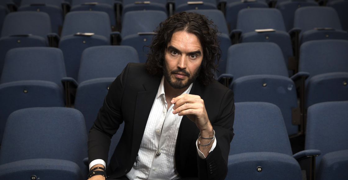 Russell Brand, acusado formalmente por violación y agresión en Londres