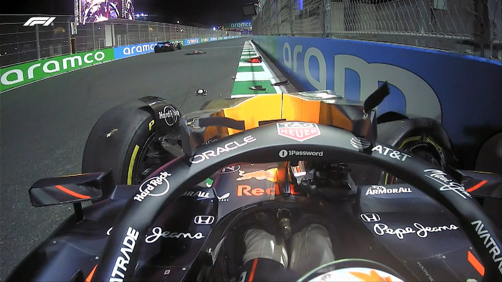 Yuki Tsunoda choca en Arabia Saudita con el Red Bull