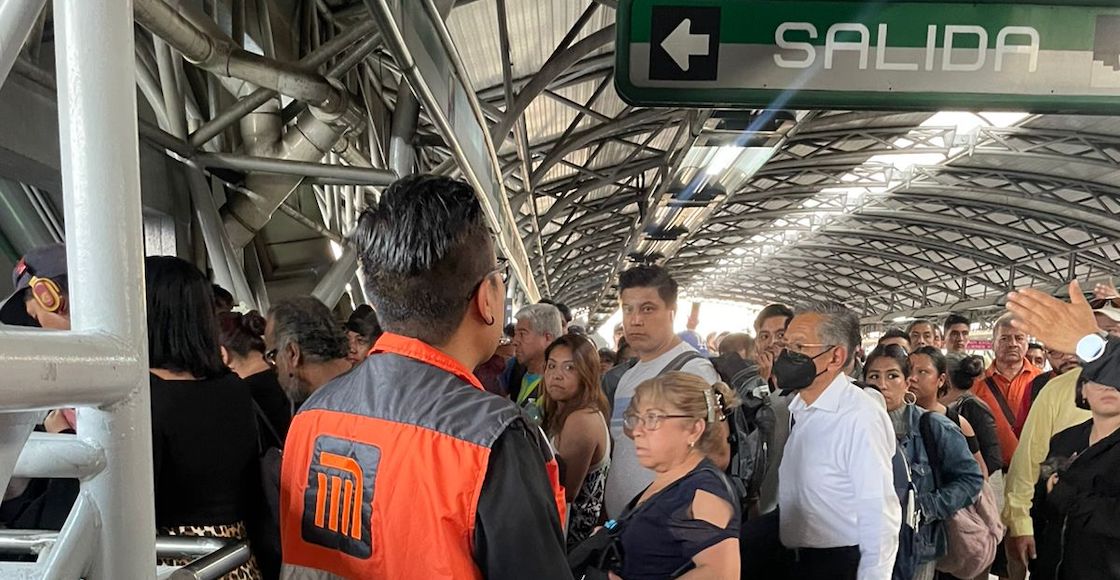 Suspenden servicio en estaciones de Línea B del Metro / Foto: @AdrianRubalcava