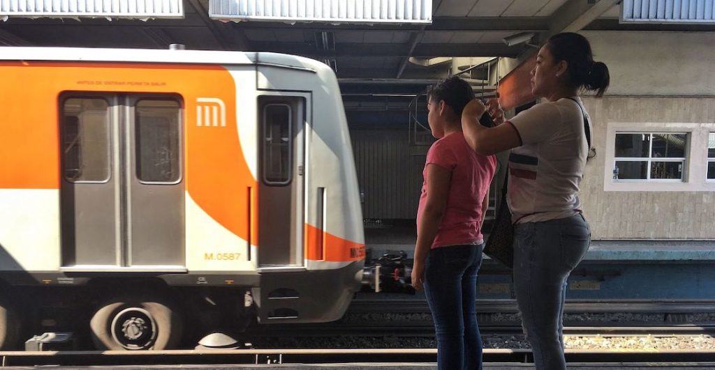 Las mamás mexicanas y el cariño que le dan a sus hijas e hijos.