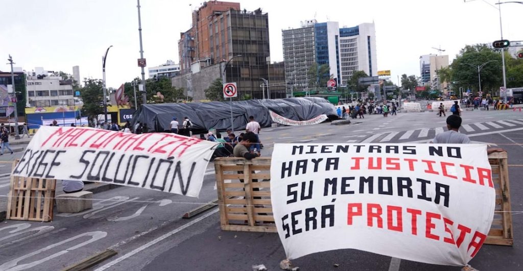 Bloqueo de normalistas en Reforma