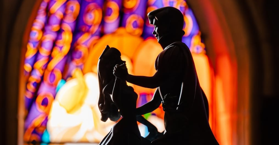 Organizan boda falsa con una niña en Disneyland París; 4 detenidos