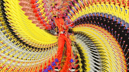 David Byrne regresa: Estrena nueva canción, nuevo disco y gira