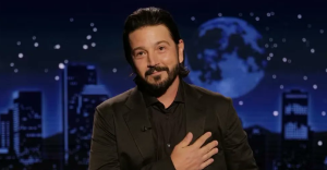 “Tengo miedo, pero más miedo me da callarme”: El poderoso discurso de Diego Luna en el programa de Jimmy Kimmel
