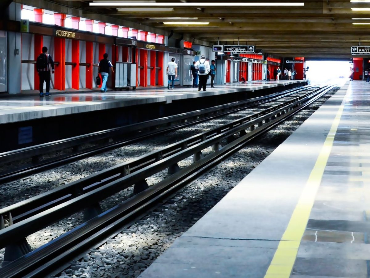 Metro Ciudad Deportiva, línea 9 del metro