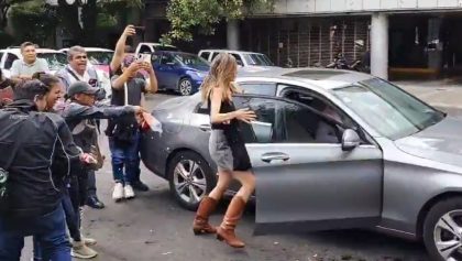 Agrenden a Ximena "N" (‘Lady Racista’) al salir de audiencia