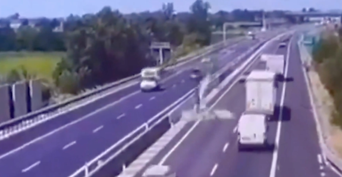 avioneta-estrella-autopista-italia-dos-personas-muertas-1