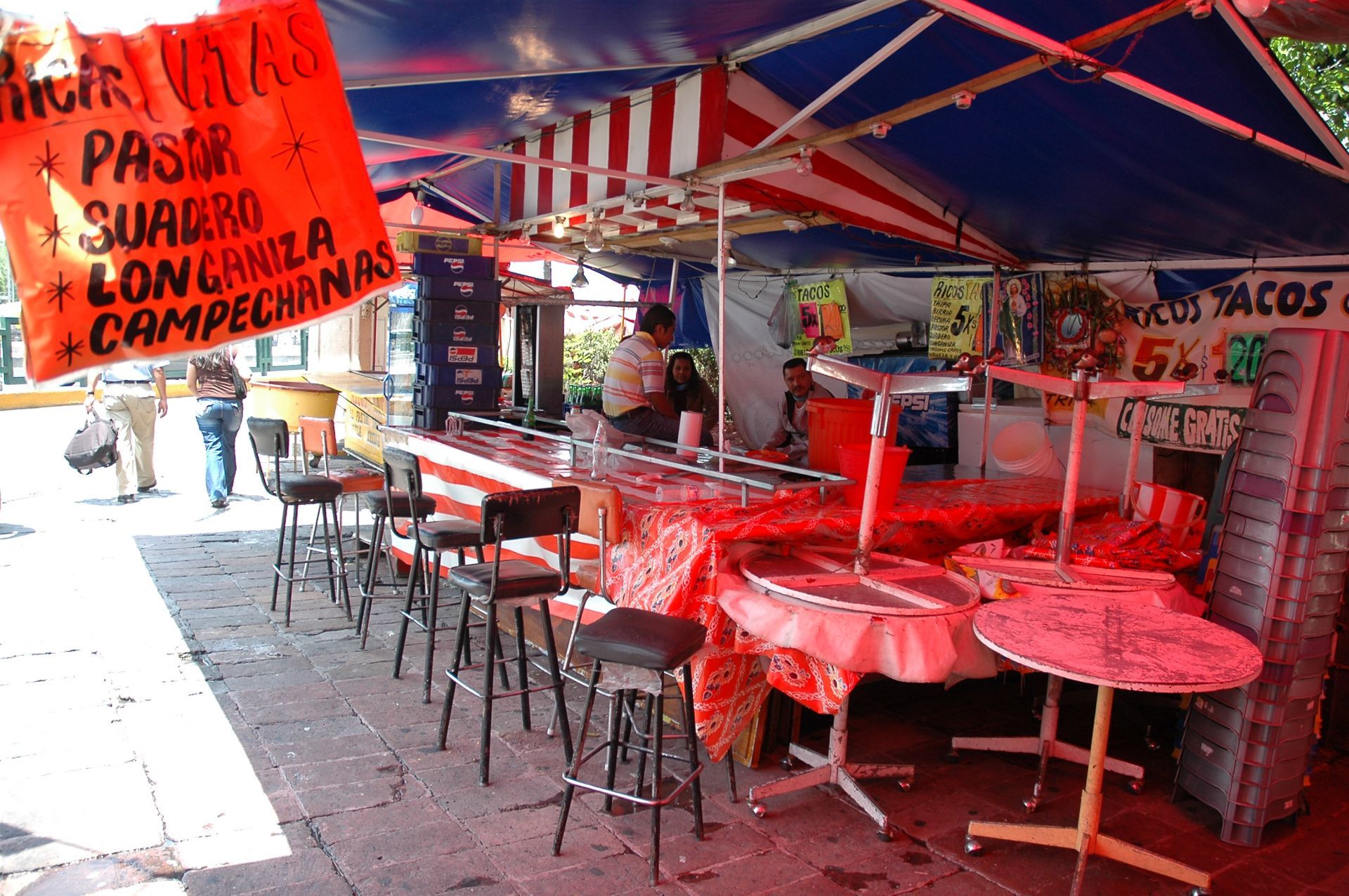 ¿Comes fuera del Metro? Hay bacterias fecales en salsas de 181 estaciones