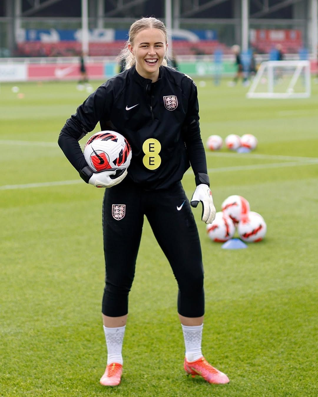 Hannah Hampton, la niña que "no podría jugar futbol" por su mala visión