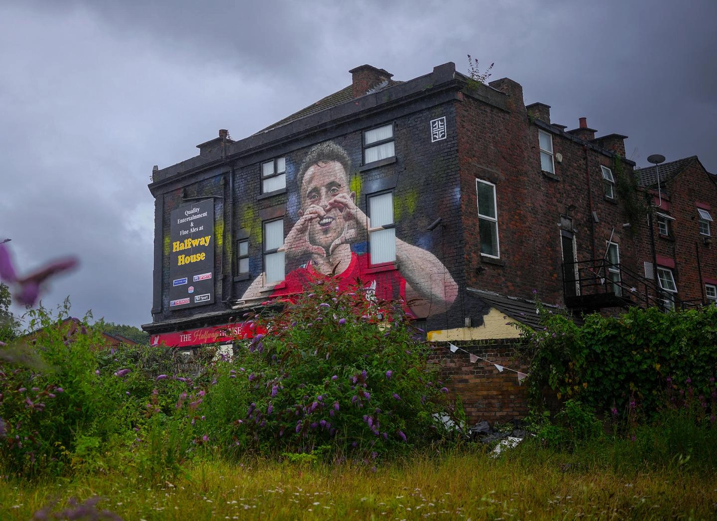 Crean mural en honor a Diogo Jota cerca de Anfield