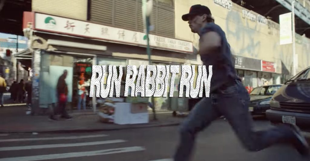 rabbit-run-cancion-idles-pelicula-caught-stealing