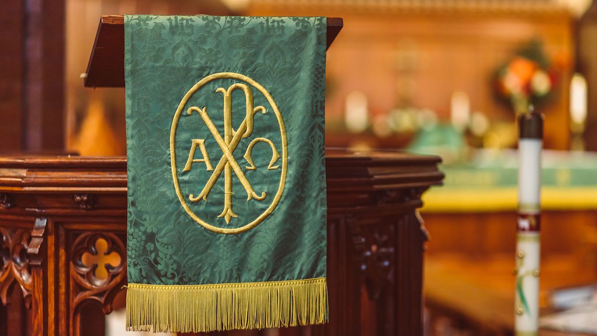 Símbolo Chi Rho en tela, simbolizando el Cristianismo