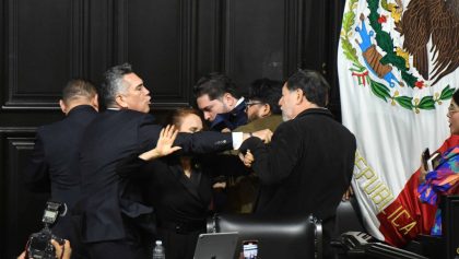 Alito Moreno y Fernández Noroña se agarran a golpes en pleno Senado