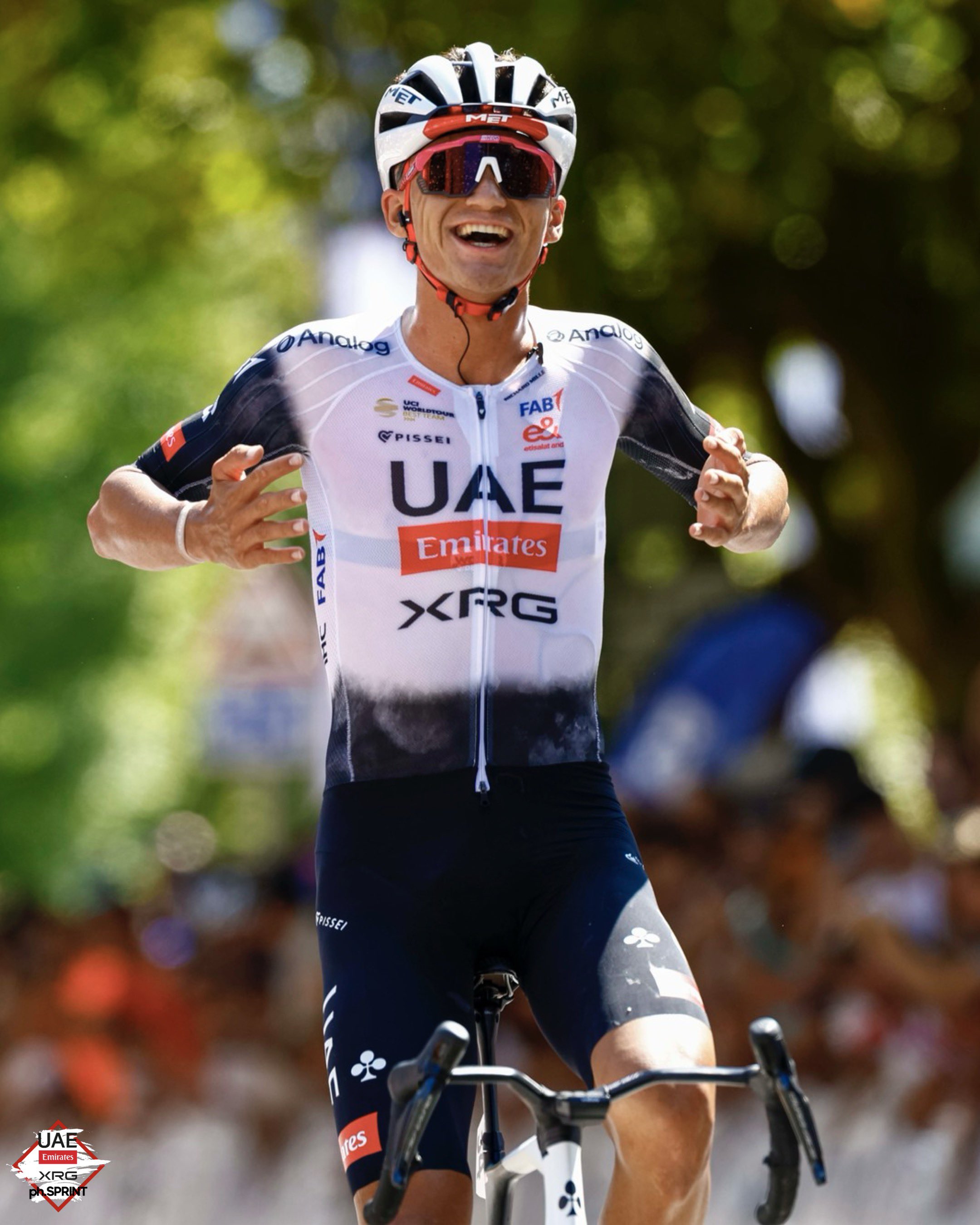 caída de Isaac del Toro en la Vuelta a Burgos