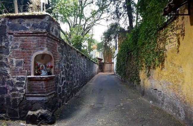 Recopilación de callejones bonitos y macabros en la CDMX