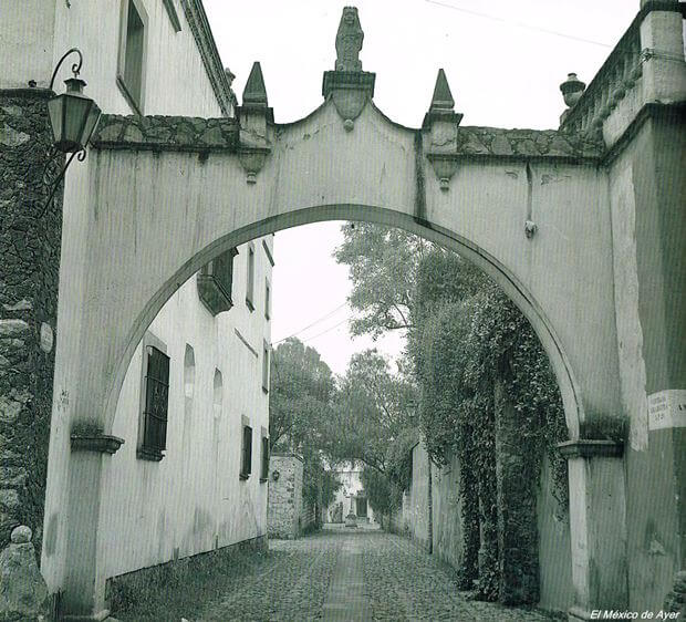 Recopilación de callejones bonitos y macabros en la CDMX