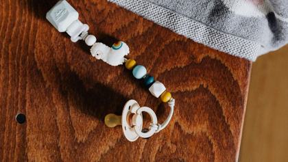 ¿Chupones para adultos?: La nueva tendencia que tiene preocupados a dentistas y psicólogos