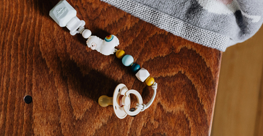 ¿Chupones para adultos?: La nueva tendencia que tiene preocupados a dentistas y psicólogos