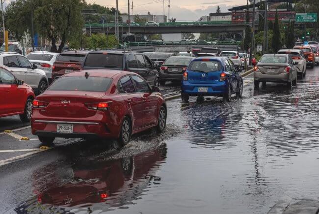 Y a todo esto, ¿cómo debemos manejar en la lluvia?