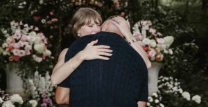 Taylor Swift y Travis Kelce comprometidos