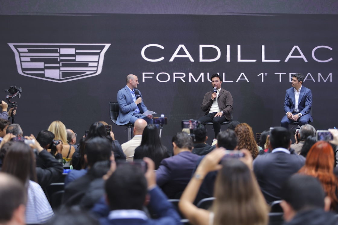 Checo Pérez en la conferencia de prensa