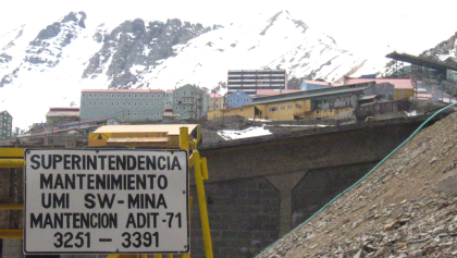 5 mineros quedan atrapados tras derrumbe en Chile