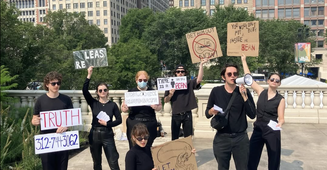hombre-atrapado-the-bean-chicago-escultura-shitposting-conspiracion-1