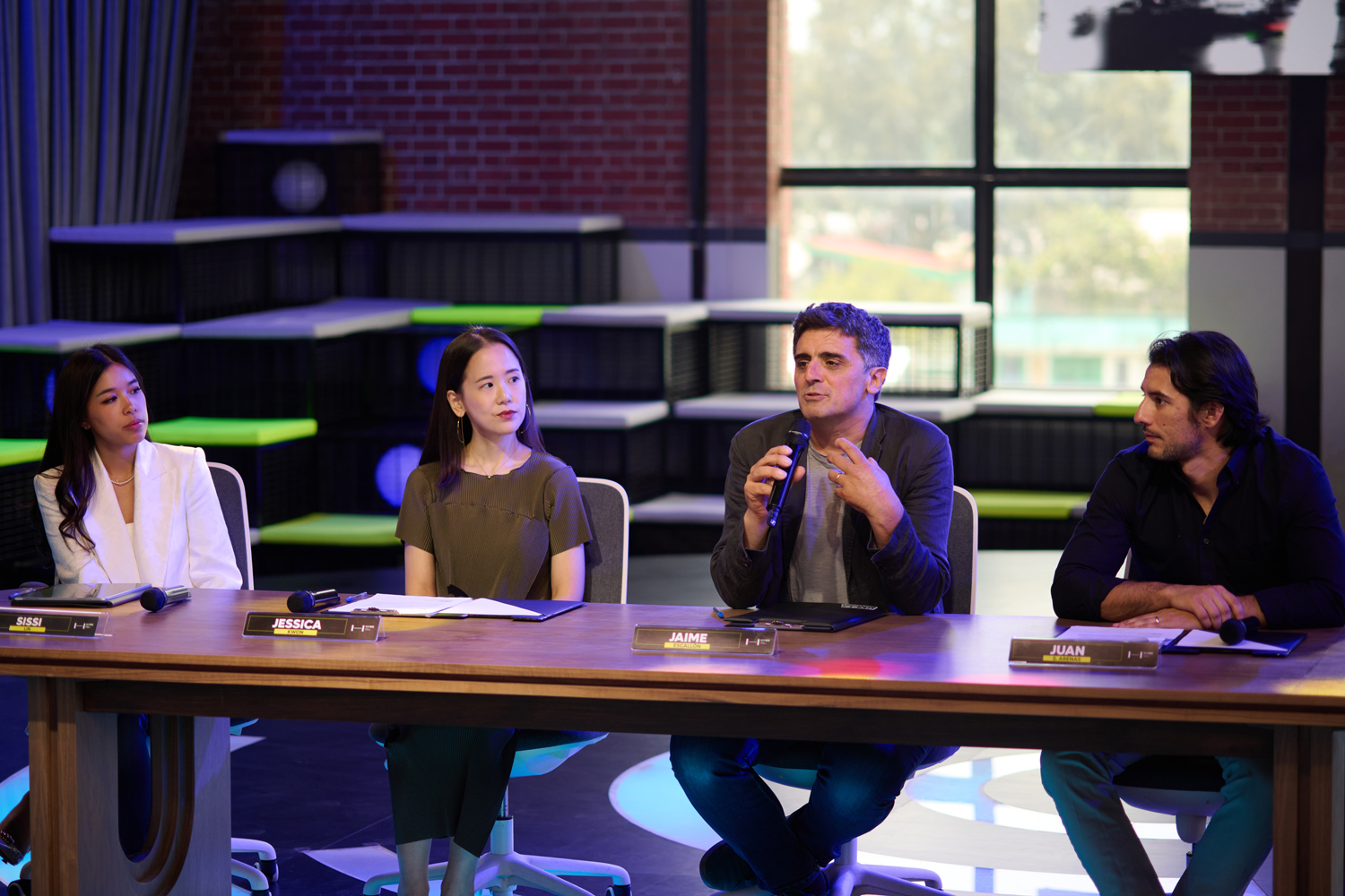 Panel de líderes de HYBE Latin America 