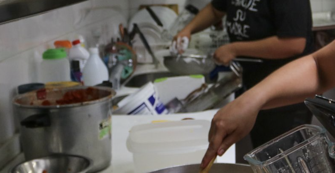 lavar trastes cocina