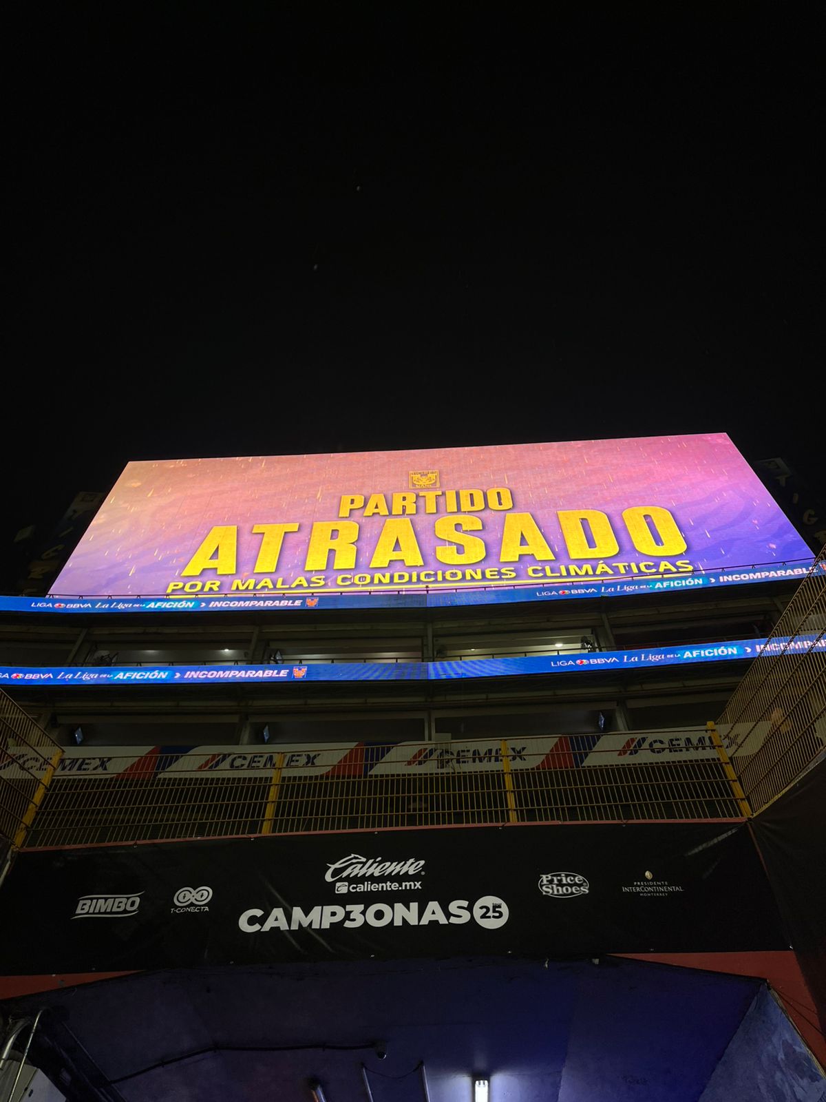 Tormenta eléctrica, apagón y despedida de Ovalle: Pasó de todo en el Barcelona vs Liga MX Femenil