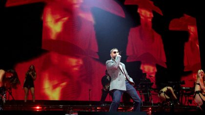 Maluma regaña a mamá por llevar a bebé a su concierto en CDMX