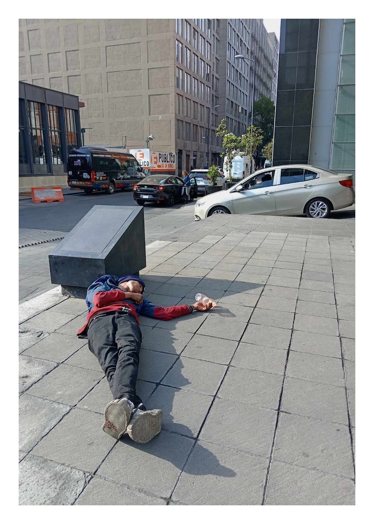 La mirada de una persona en situación de calle que invita a pensar otras posibilidades de la foto