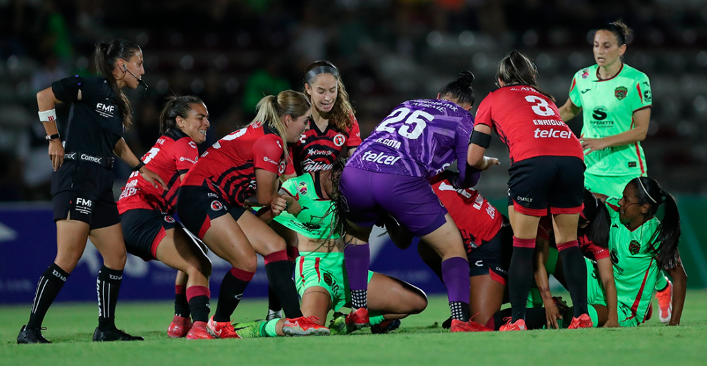 Miah Zuazua se disculpa por la pelea con Natividad Martínez