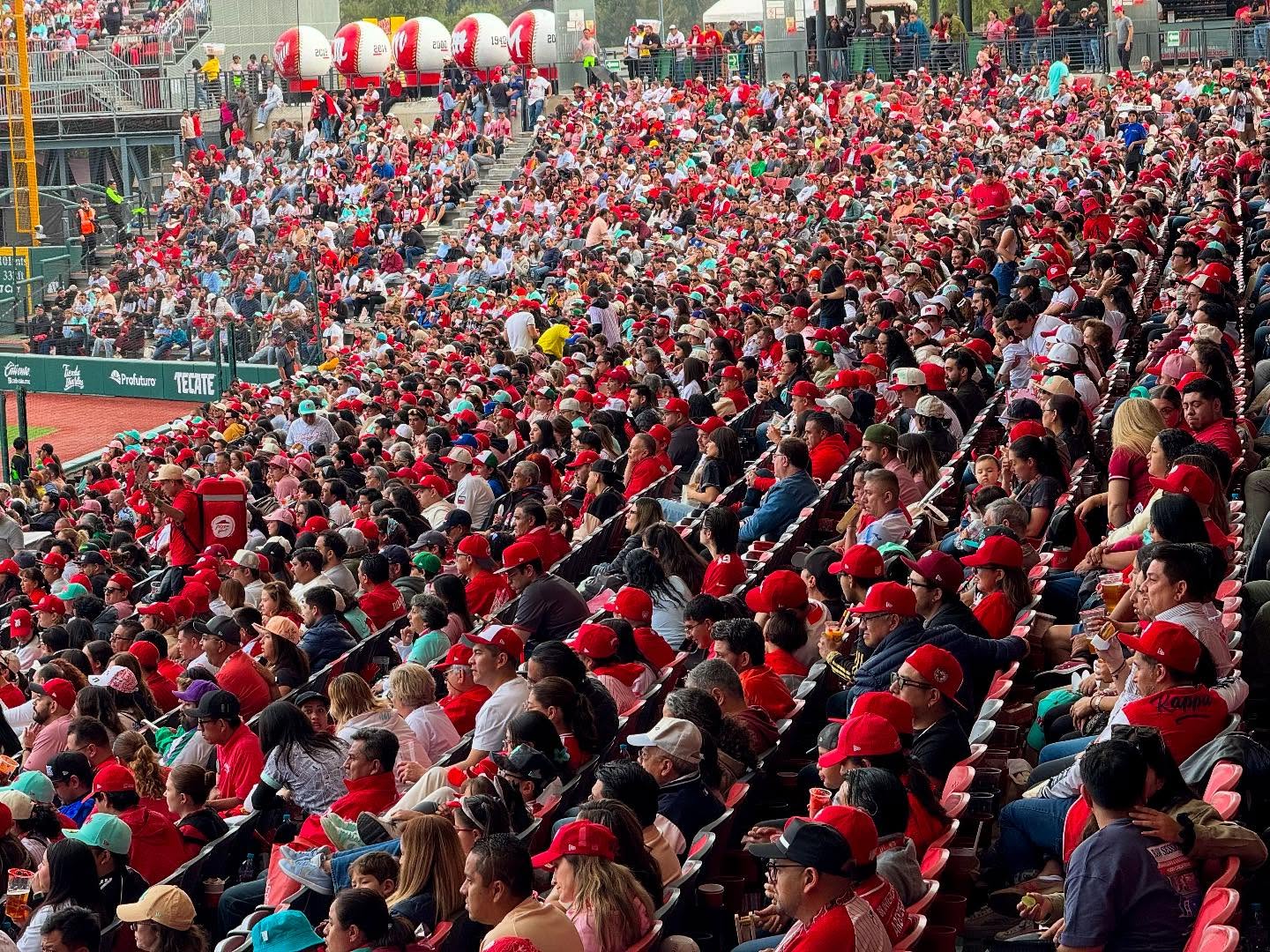 Niño está en terapia intensiva tras pelotazo en el Estadio Alfredo Harp Helú