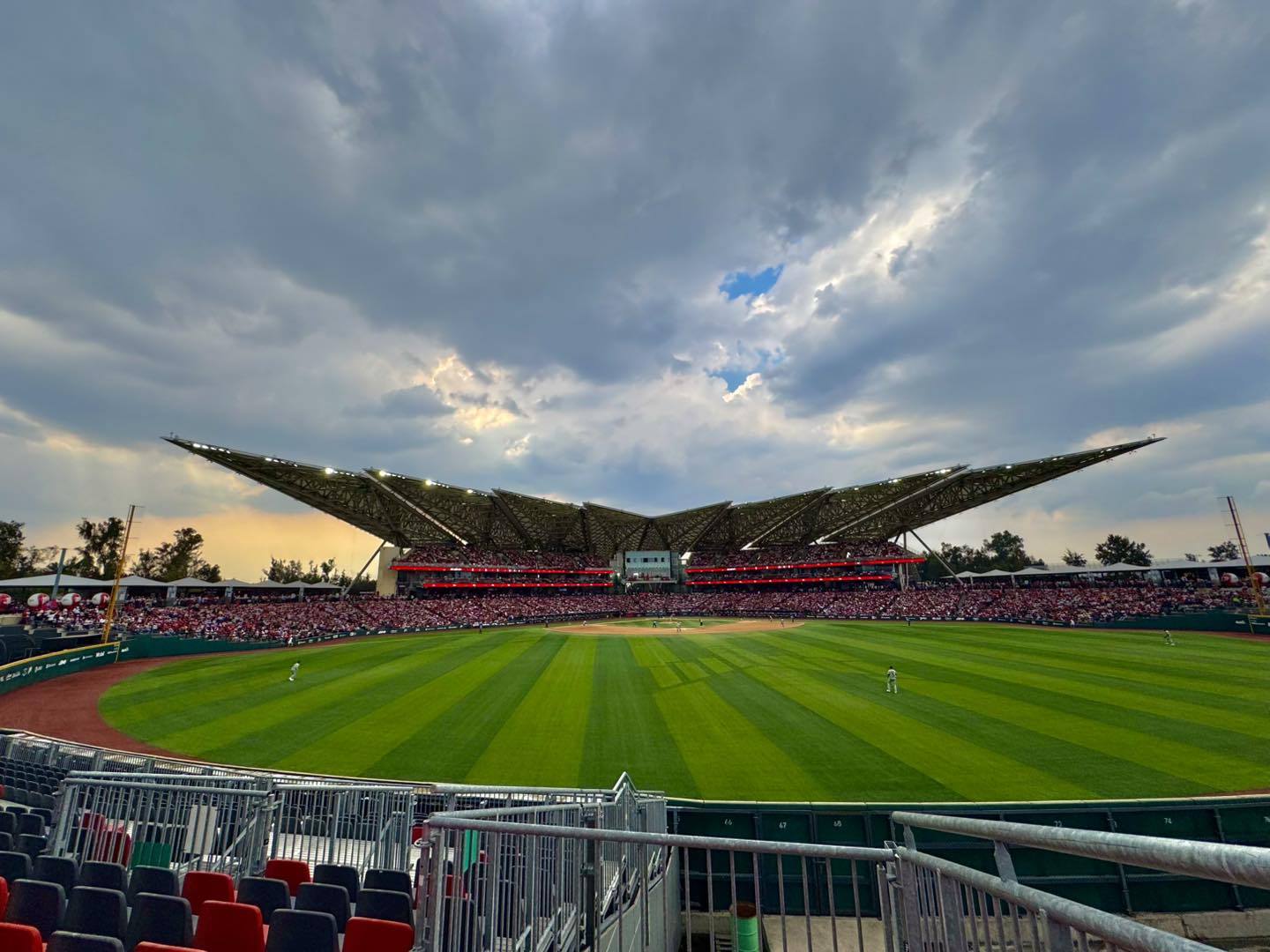 Niño está en terapia intensiva tras pelotazo en el Estadio Alfredo Harp Helú