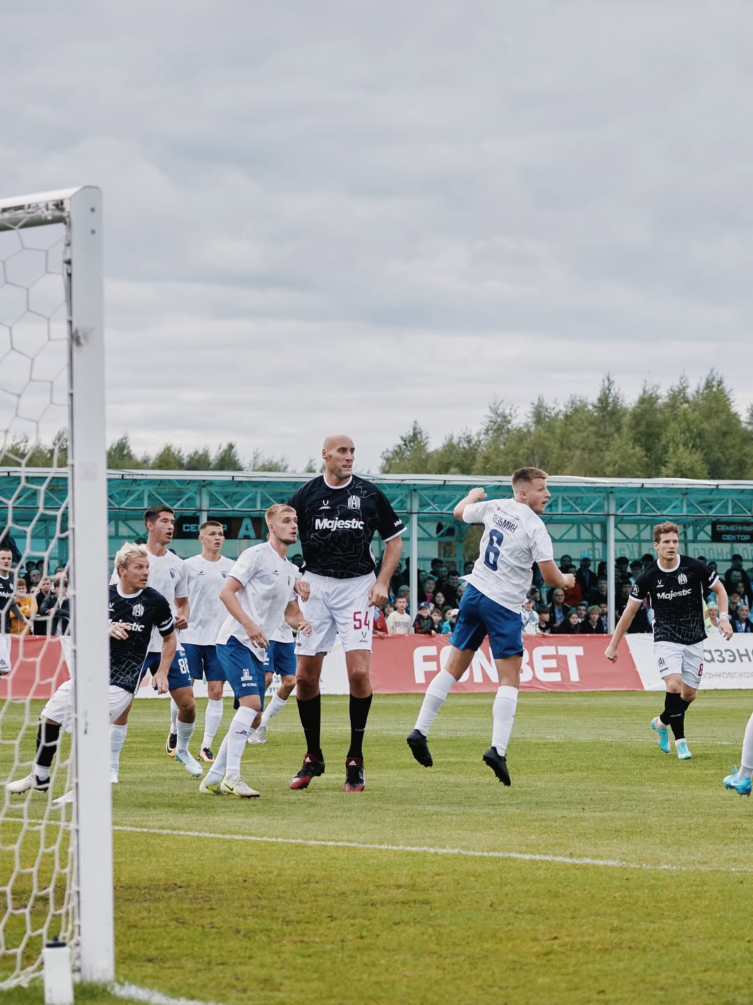 Pável Podkolzin, el exjugador de NBA que debutó en el futbol
