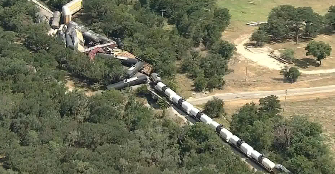 tren-descarrila-texas-transportar-materiales-peligrosos-1