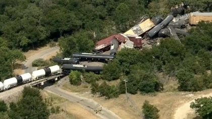 tren-descarrila-texas-transportar-materiales-peligrosos-2