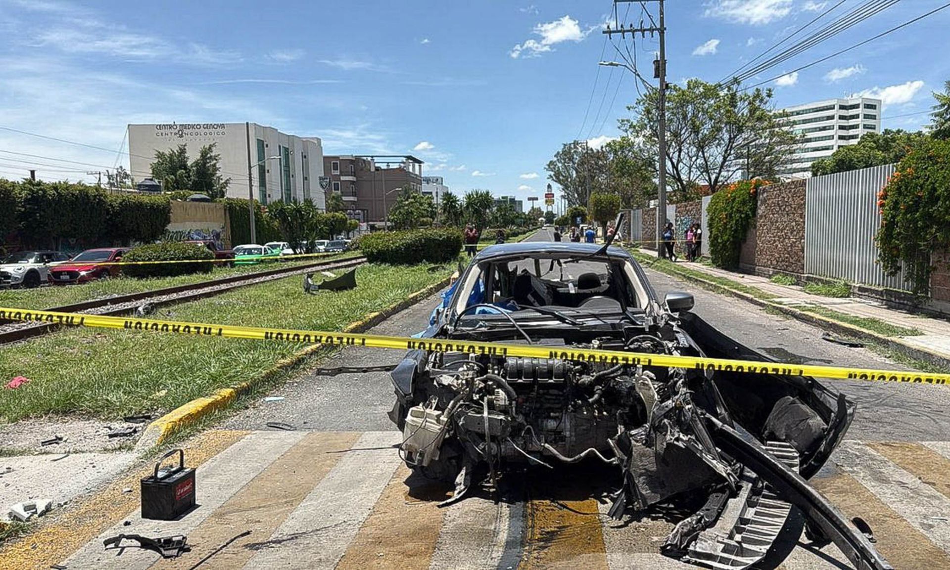 6 muertos en Irapuato luego de que un tren embistió varios autos