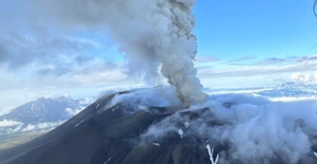 volcan-krasheninnikov-rusia-hace-erupcion-tras-terremoto-2
