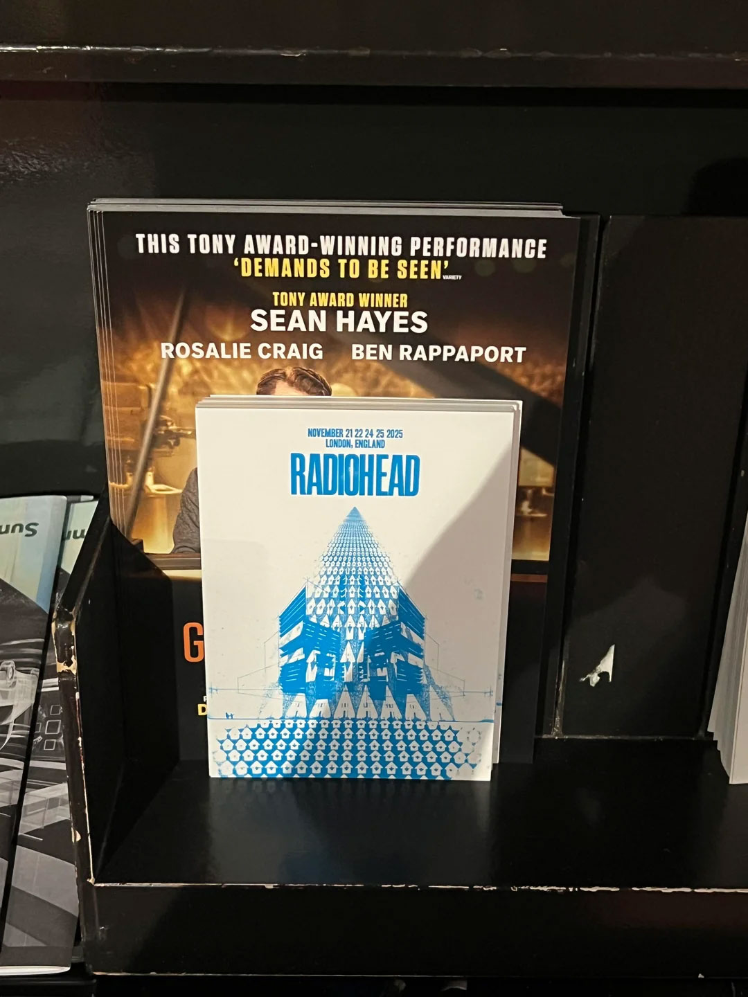 Flyer encontrado en el Barbican Center de Londres anunciando una posible gira de Radiohead