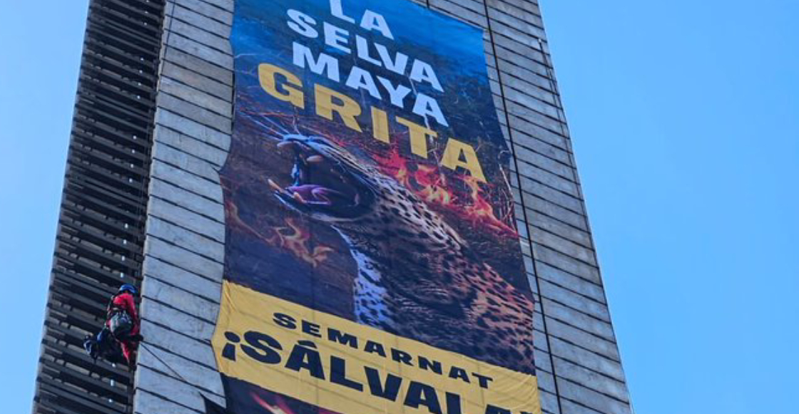 activistas-escalan-estela-luz-exigen-proteccion-selva-maya-1