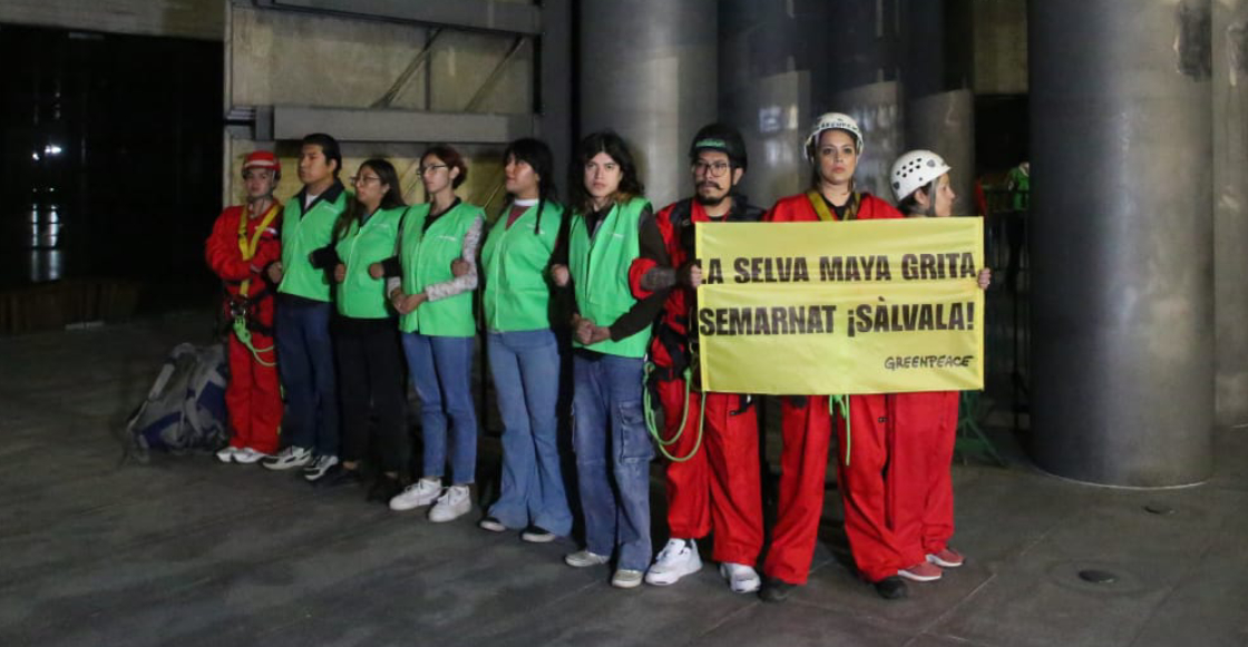 activistas-escalan-estela-luz-exigen-proteccion-selva-maya-2