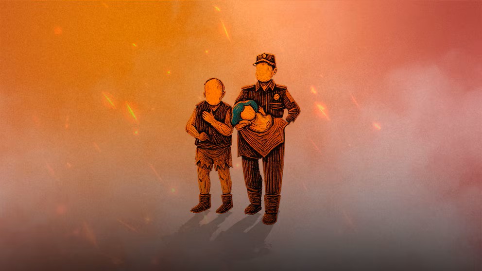 Alicia Matías Teodoro, su nieta y el oficial Sergio Soriano