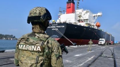 Detienen a empresarios y funcionarios por huachicol fiscal