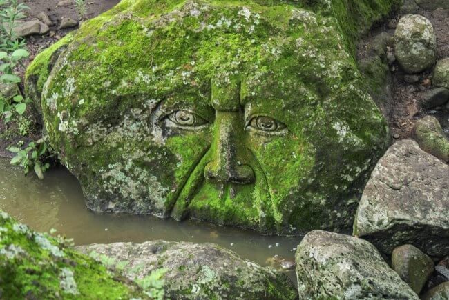 De cómo aparecieron dos cabezas gigantes en Querétaro