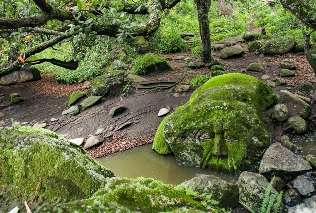 De cómo aparecieron dos cabezas gigantes en Querétaro