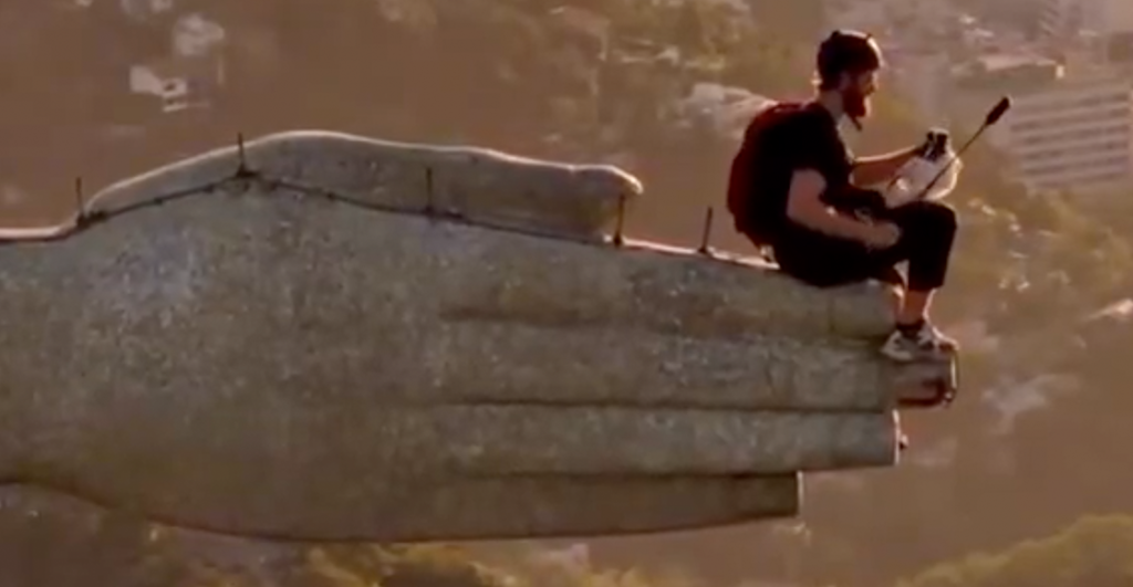 Policía busca a sujetos que se lanzaron del Cristo Redentor de Brasil