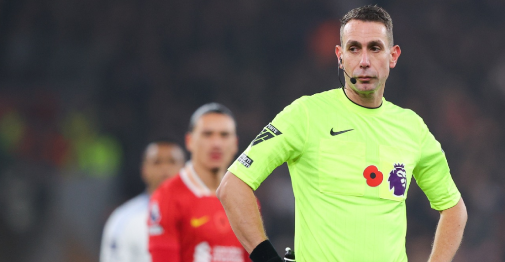 David Coote, ex árbitro de la Premier League, acusado de 'hacer una fotografía' indencente de un niño